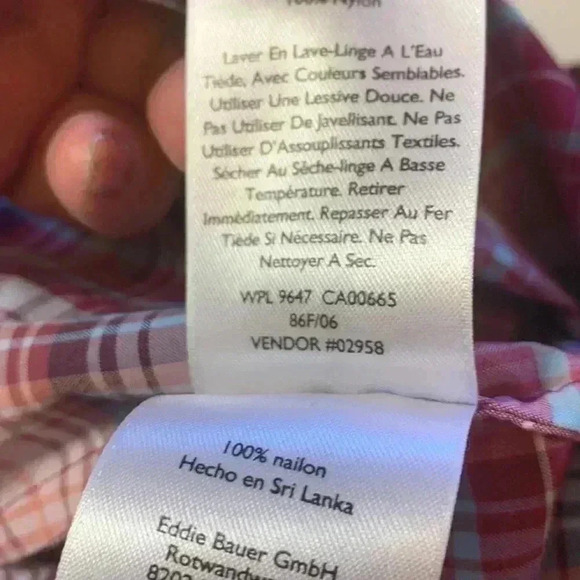 Eddie Bauer 100% Nylon Sleeveless button down top with two front pockets - Picture 6 of 7